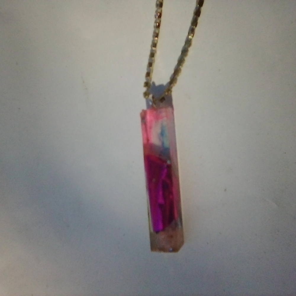 Gold colored chain w/ Rhinestones & Pendant - Picture 3 of 3